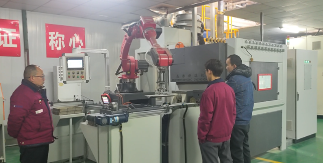 迪庆喷砂机在模具清理中的专业应用